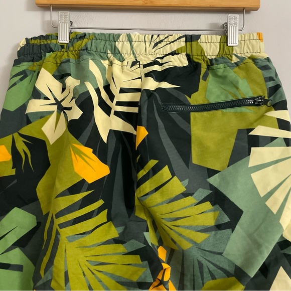 LRG Lifted Research Group Men’s Green Tropic Vacay Printed Track Pants - Picture 7 of 9